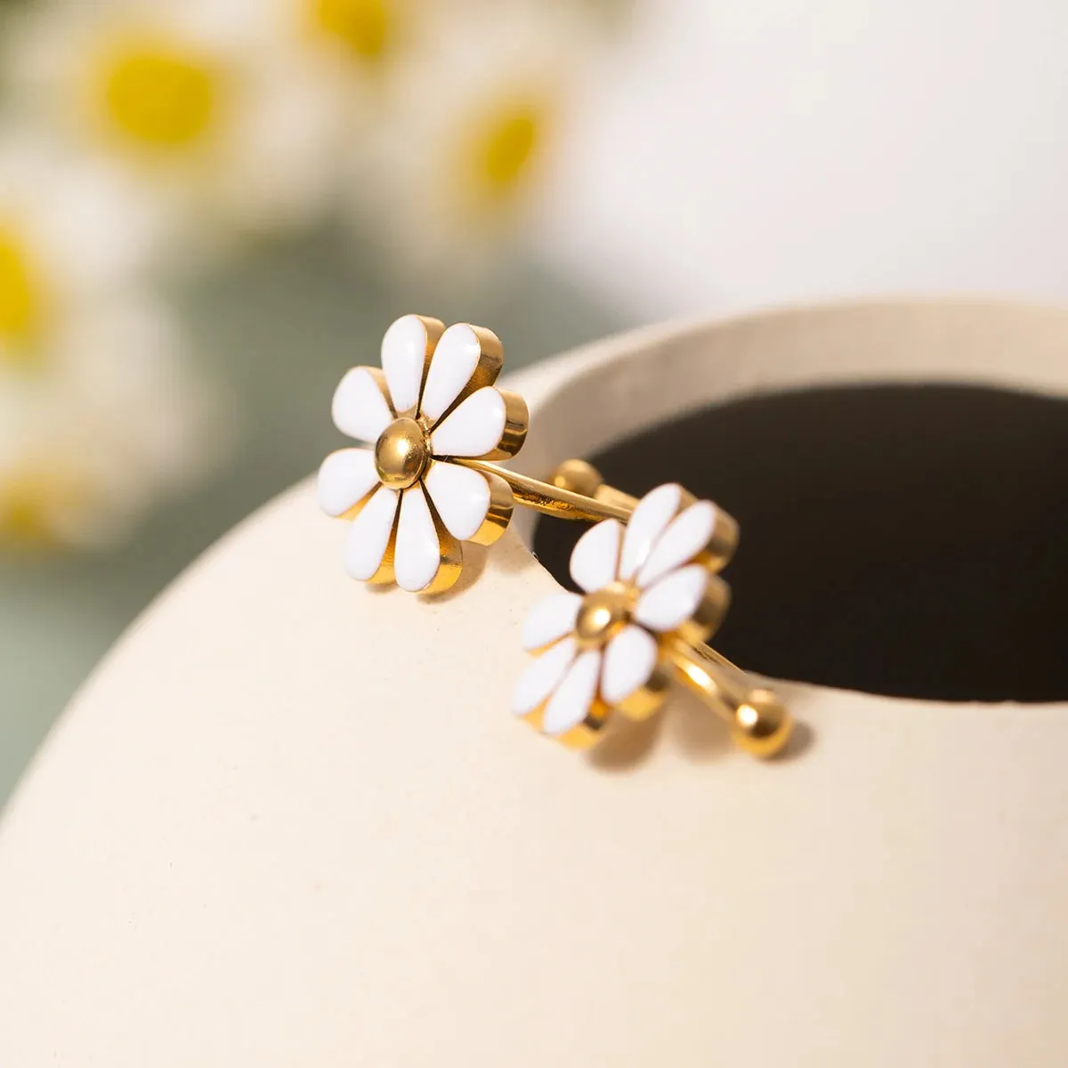 Elegant Summer Luxury White Drip Oil Eight-Petal Flower Ear Clip