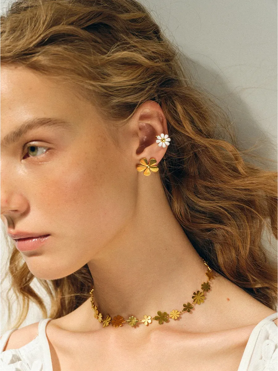 Elegant Summer Luxury White Drip Oil Eight-Petal Flower Ear Clip