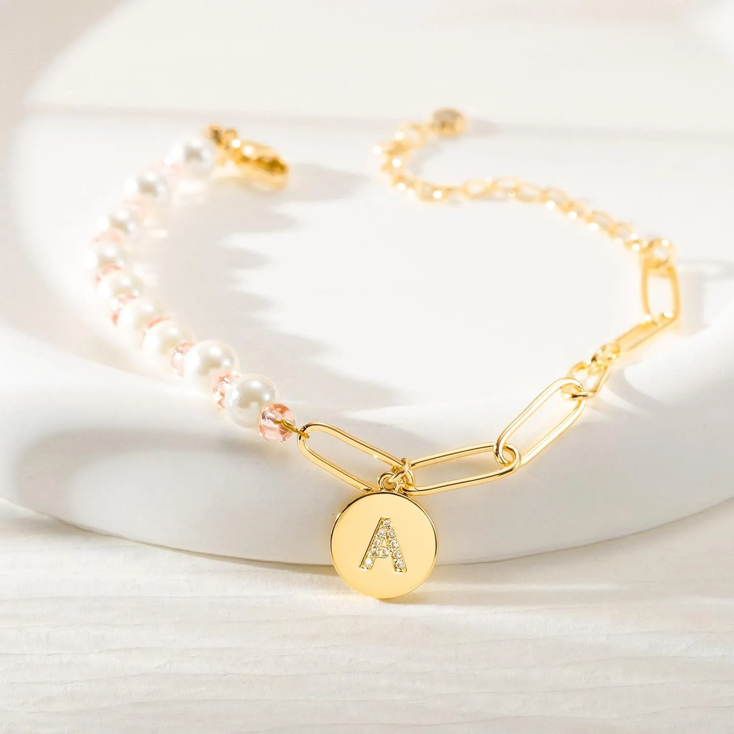 Turandoss Gifts for Her - Initial Pearl Bracelets for Women Teen Girls Gifts Personalized Gold A-Z Initial Charm Paper Clip Chain Pearl Bracelets for Girls Bridesmaid Wedding Gifts