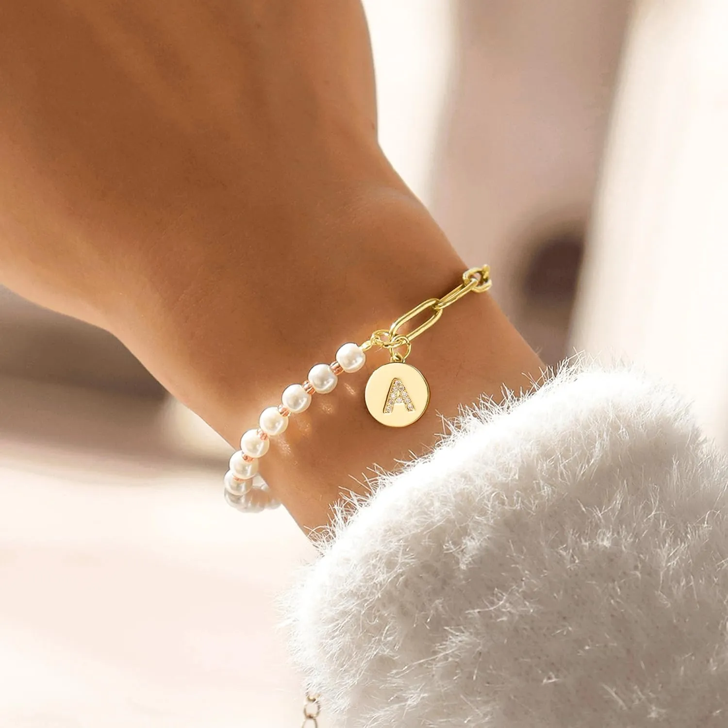 Turandoss Gifts for Her - Initial Pearl Bracelets for Women Teen Girls Gifts Personalized Gold A-Z Initial Charm Paper Clip Chain Pearl Bracelets for Girls Bridesmaid Wedding Gifts