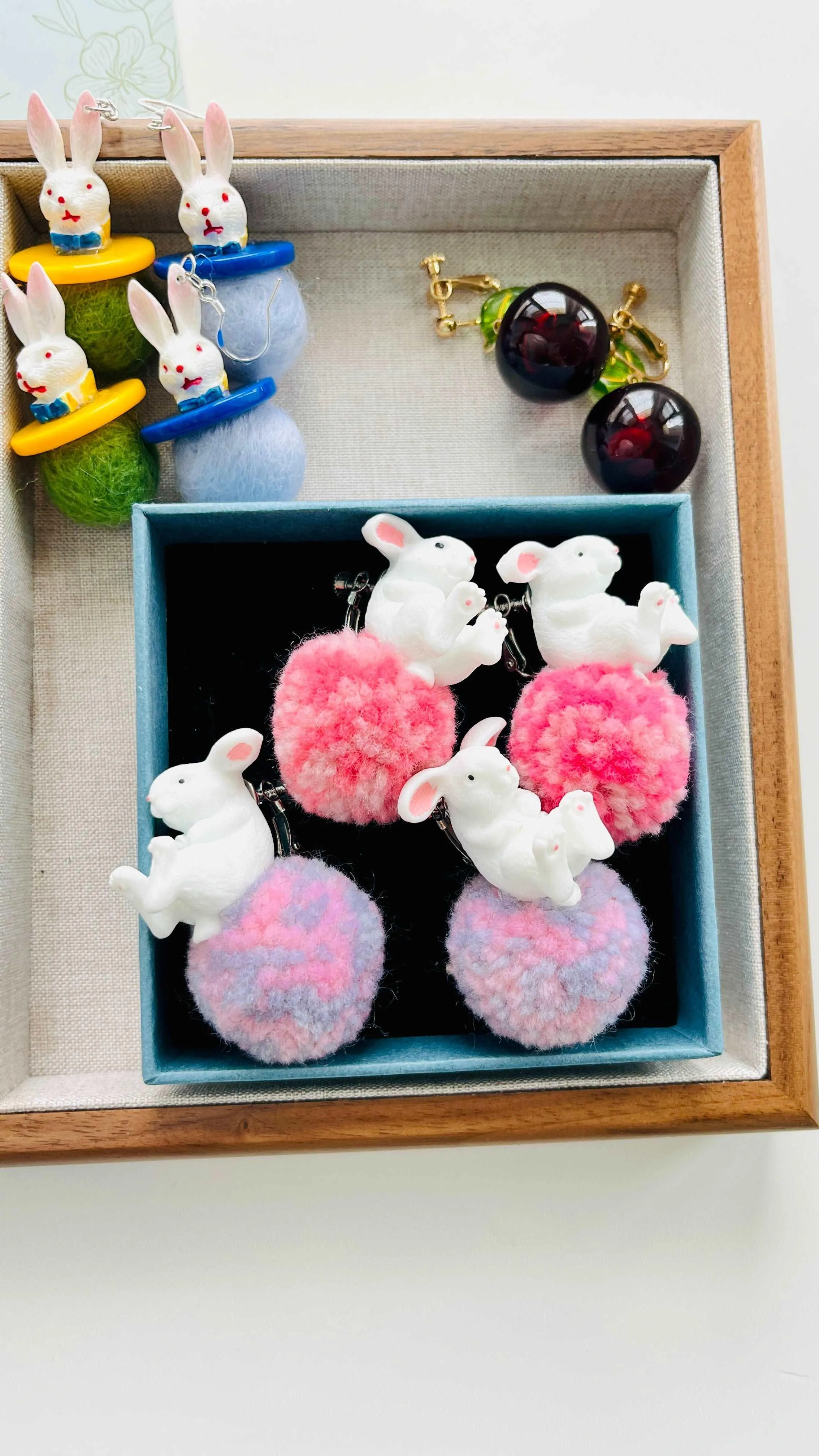 White Rabbit With Pompon Stud Earrings / Clip-on Earrings